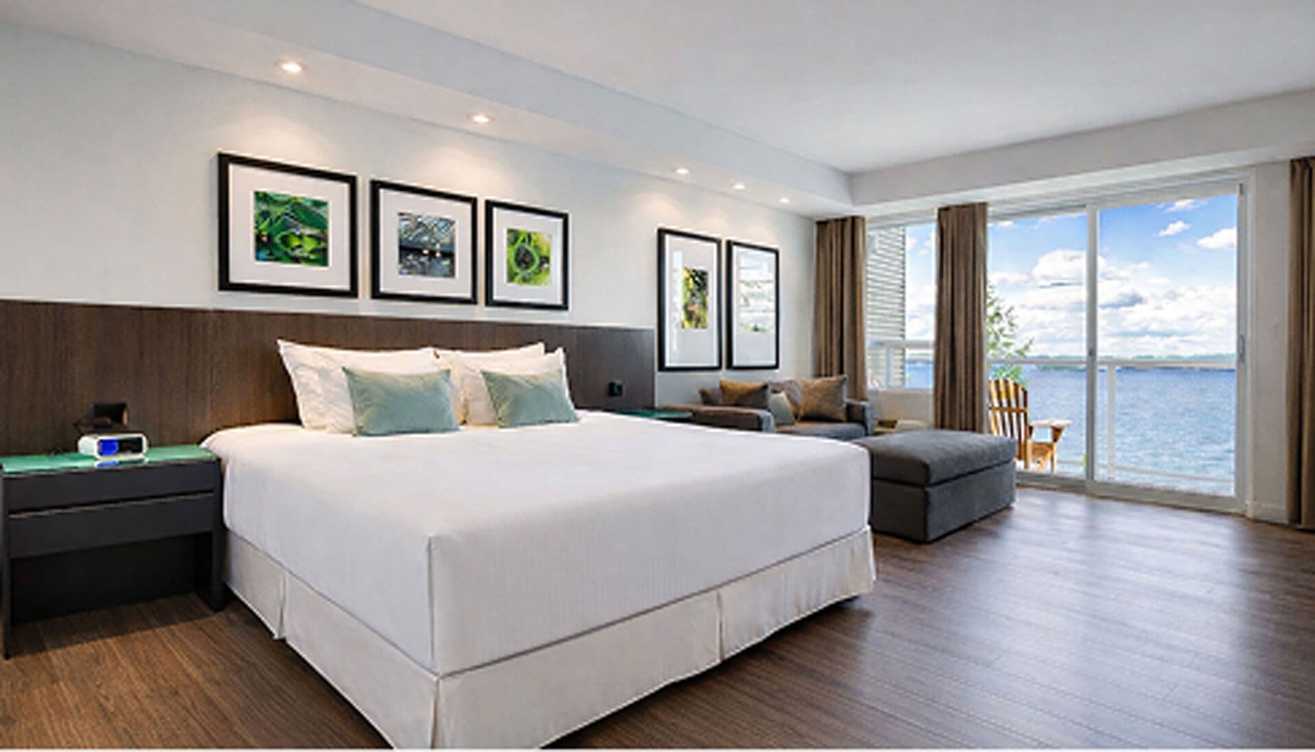 room with king bed