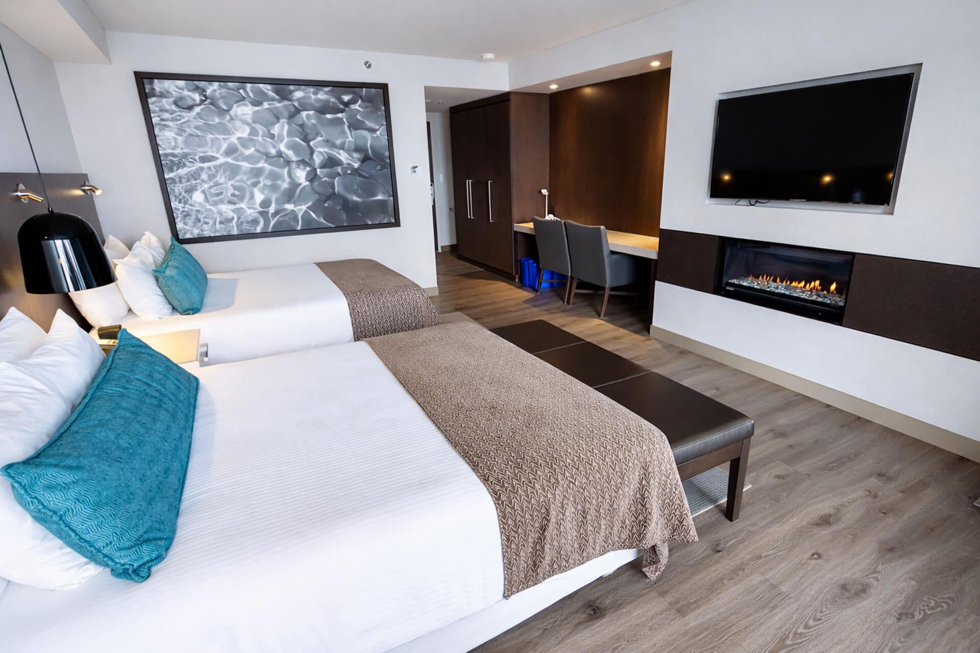 Lakeside Rooms